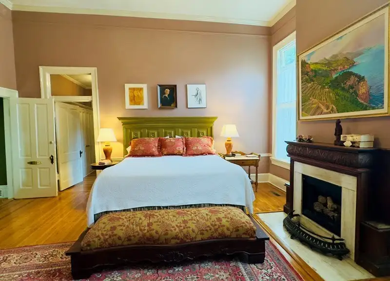 Versatile Historic District Property for Restaurant, Venue, or Retail with Ample Parking