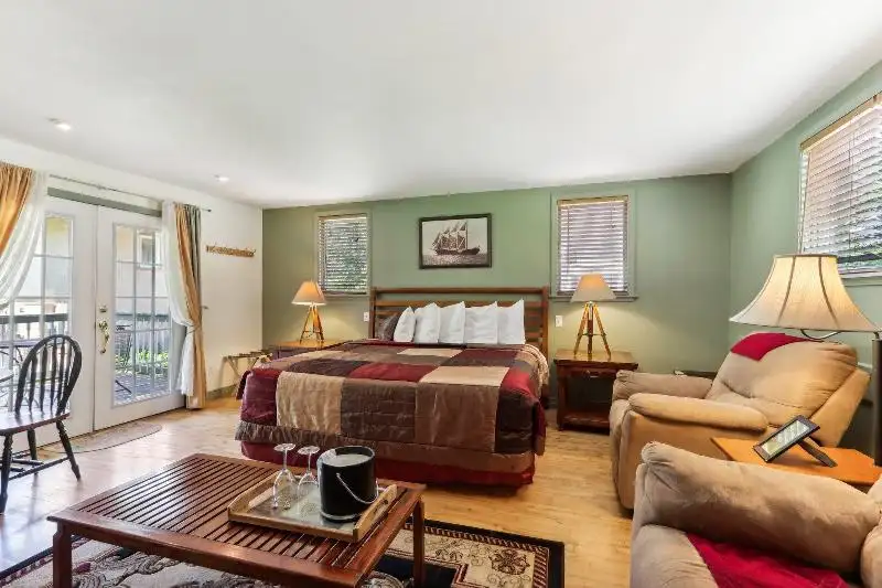 Turnkey B&b and Event Center in Wisconsin Dells with 17 Guest Suites