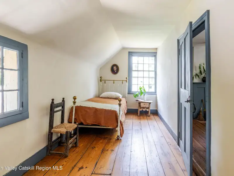 Historic Mixed-use Landmark in Kinderhook Village with Restaurant and Flexible Suites