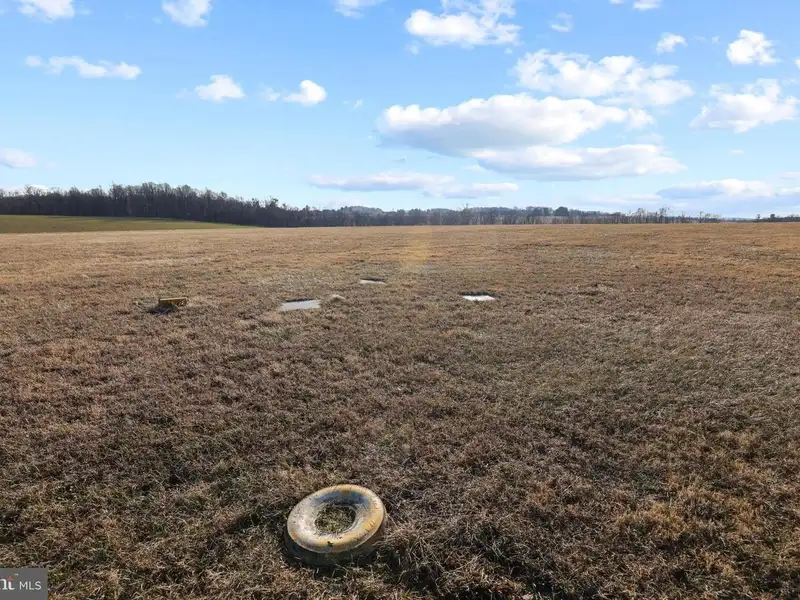 Baublitz Commercial Airport: 10 Acres with Hangars and Income Opportunities in York County, Pa
