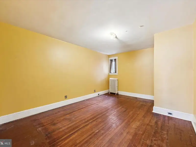 Versatile Commercial/residential Property in Clifton Heights with High Ceilings and Hardwood Floors