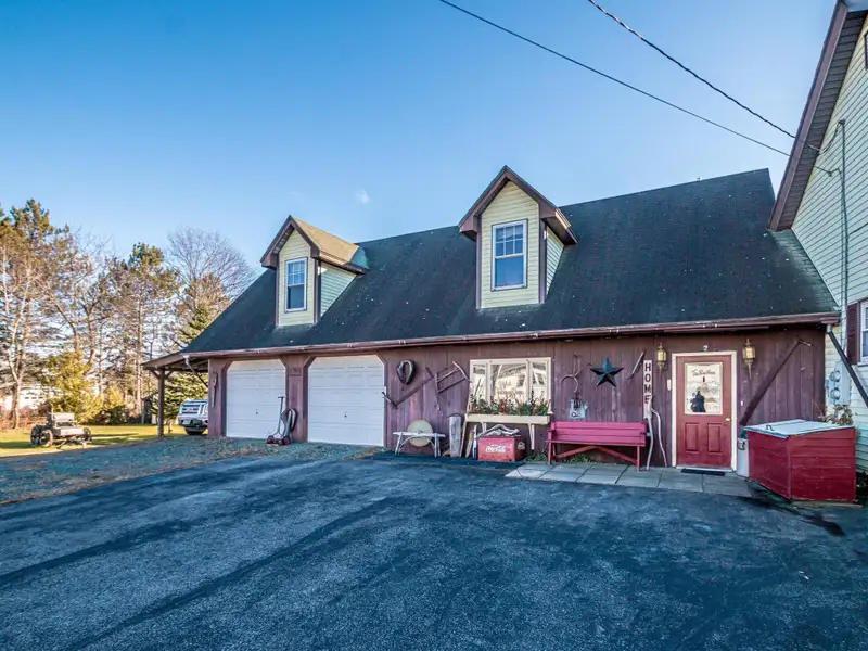 Du Bee Inn: Versatile Bed-and-breakfast with Mountain Views in the Great North Woods