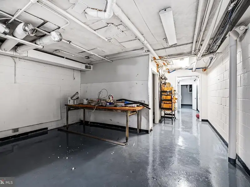 Two Storefronts in Towson: Restaurant and Vacant Space for Lease