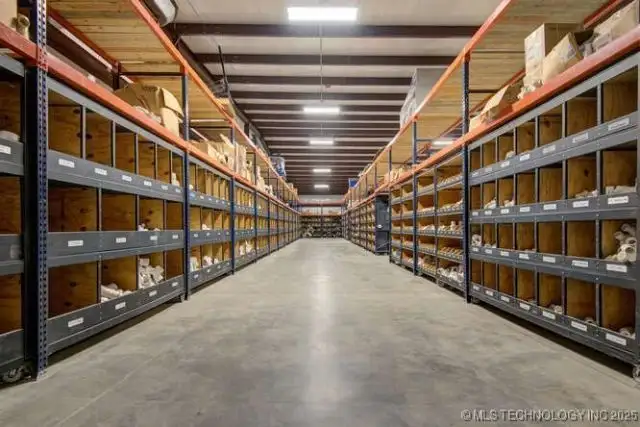 Modern Office/warehouse for Lease in Commercial General Zone - 22,080 Sf Total Space