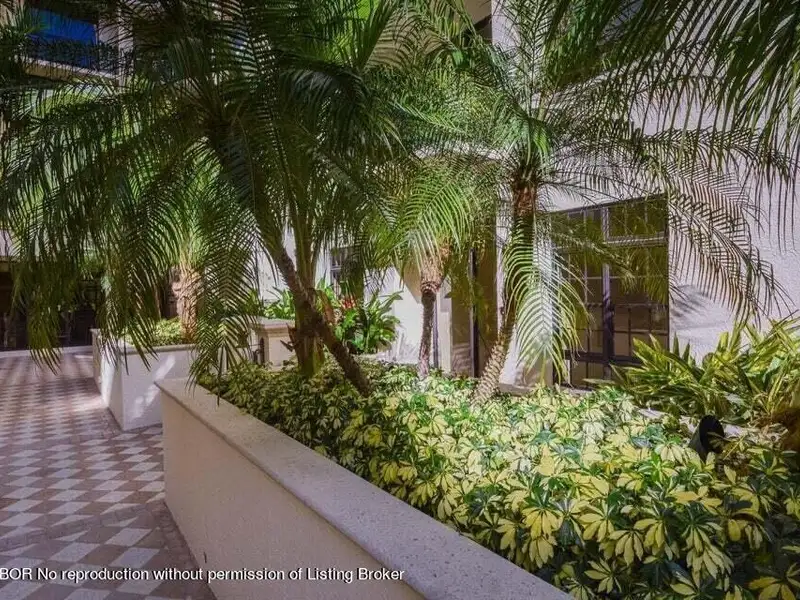 Live/work Condominium in Downtown West Palm Beach with Private Entrance and Parking