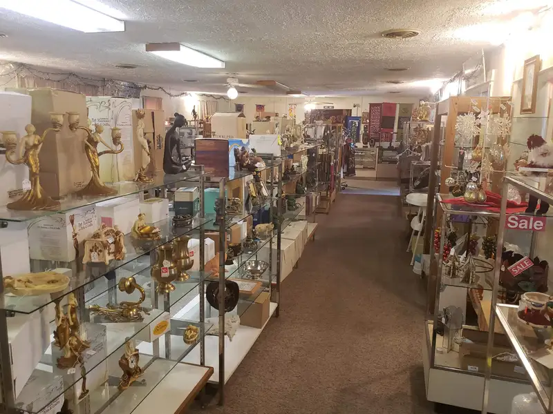 Versatile Retail Gift Shop and Cottages on 7.95 Acres with Mountain Views