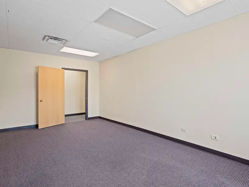 Two-story Commercial Investment Property in Downtown Parachute with 6%+ Cap Rate