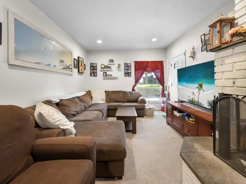 Unique Multi-use Property with Dental Practice and 2+ Bedroom Apartment in Prime Location