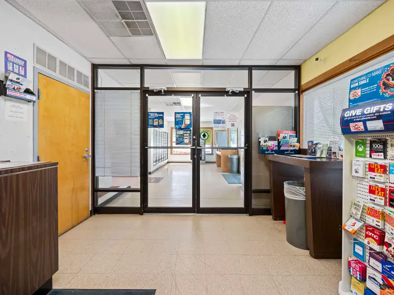 Two-story Commercial Investment Property in Downtown Parachute with 6%+ Cap Rate