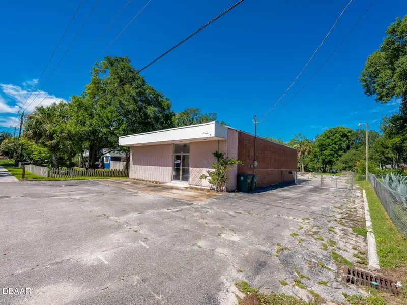 Former Post Office Commercial Building with Yard Space in Prime Location