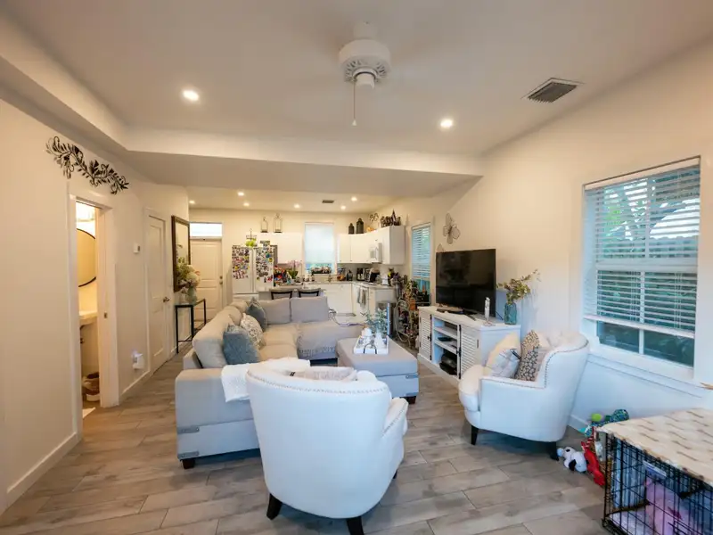 Mixed-use Compound with Residential and Commercial Units in Key West, Built 2021