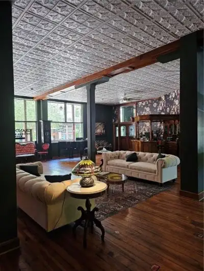 Commercially Zoned 15-suite Overnight Rental Property in Eureka Springs