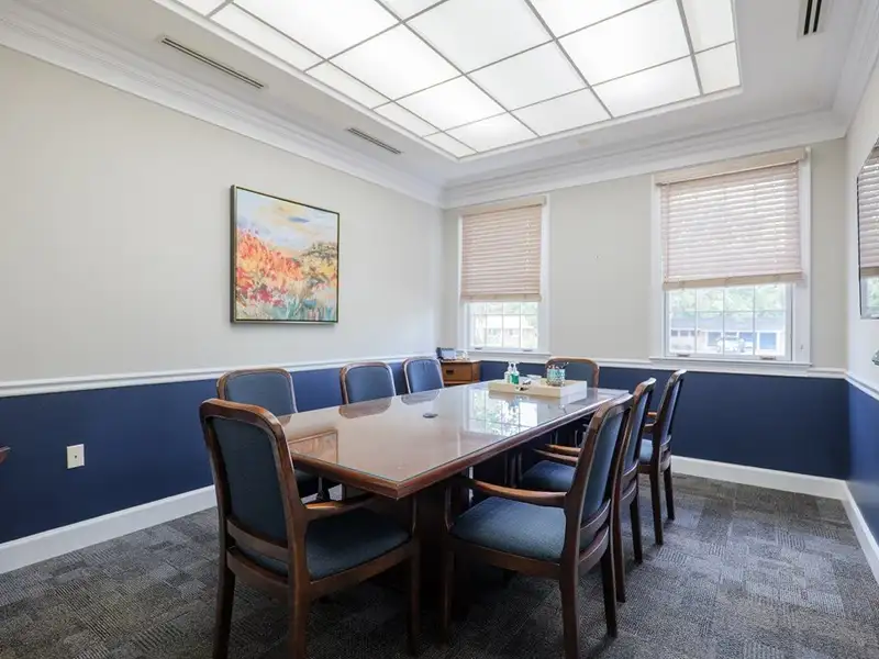 Executive Office Building in Loch Winn Business Park, Valdosta - Renovated with Ample Space