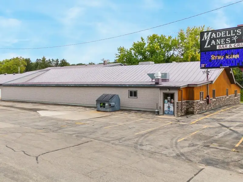 Commercial Property with Bowling Alley, Bar, Restaurant, and Apartments in Poy Sippi Community