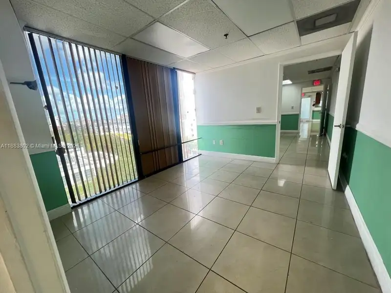 Spacious Corner Medical Office Unit in Central Hialeah – 2,552 Sq Ft