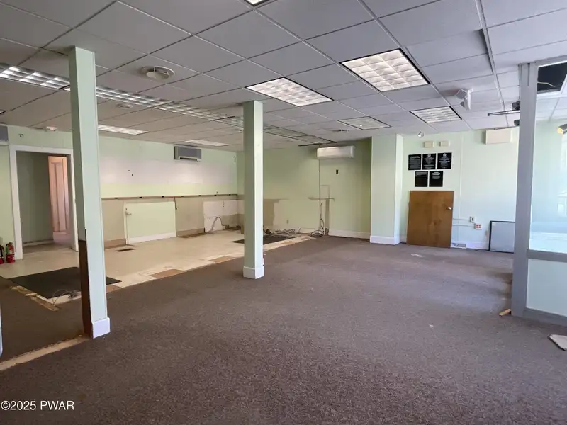 Versatile 948 Sq Ft Commercial Space for Lease in Lackawaxen with River Access