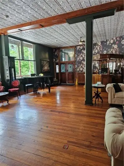 Commercially Zoned 15-suite Overnight Rental Property in Eureka Springs