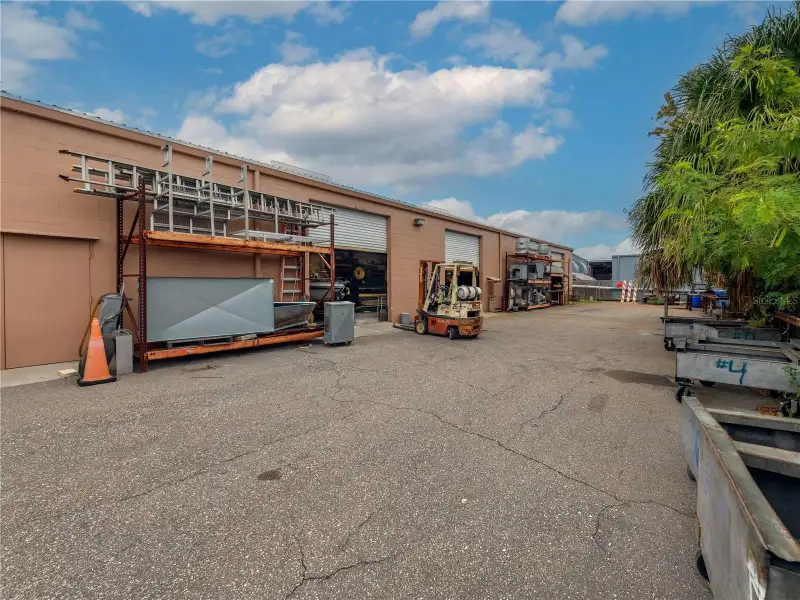 Masonry Warehouse with Office and Six Bay Doors in Drew Park