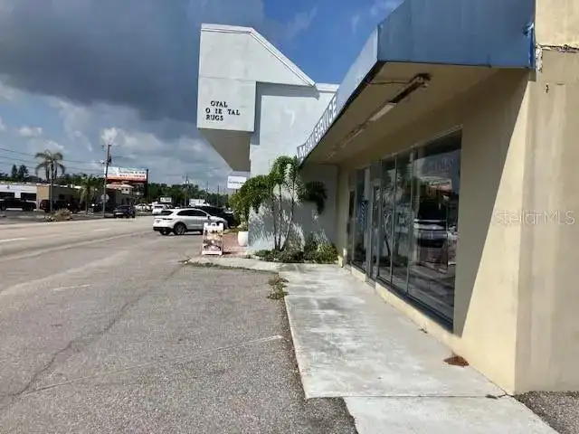 Corner Retail/office Site in South Tampa with Lighted Intersection and Roll-up Door