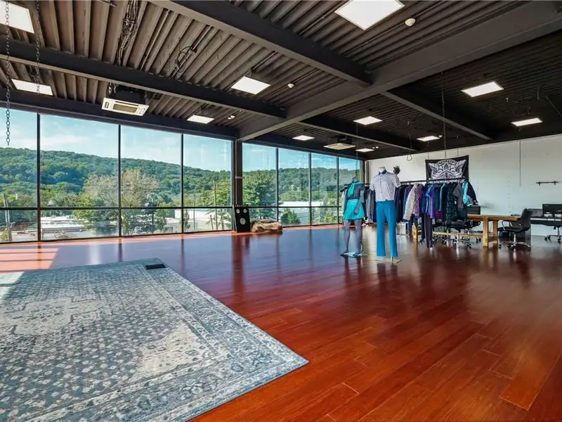 Lease Available: 2,200 Sq Ft Office Flex Space with Rooftop in High-traffic Area
