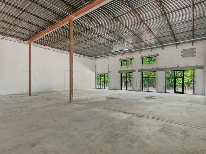 Industrial/flex Building in Prime Atlanta Location with Recent Upgrades and Parking Options