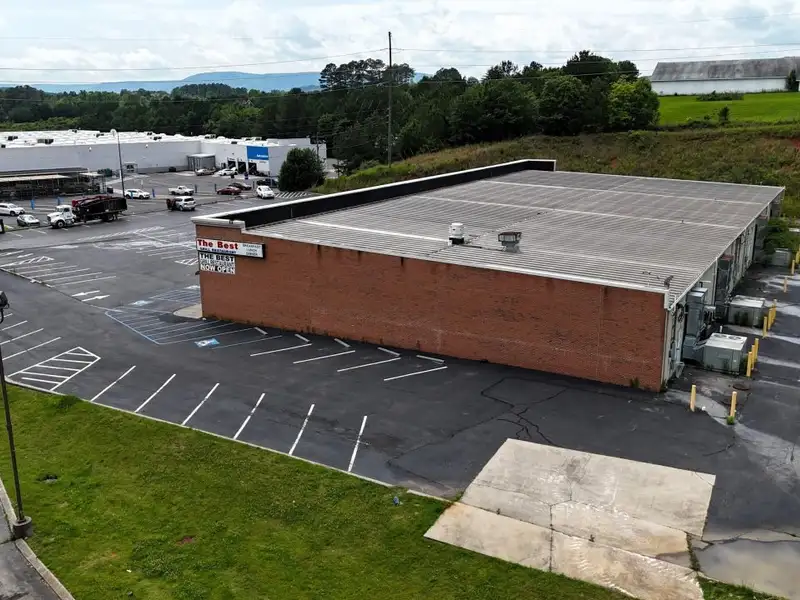 Commercial Strip Center on 3 Acres in Lafayette, Ga Near Walmart Supercenter
