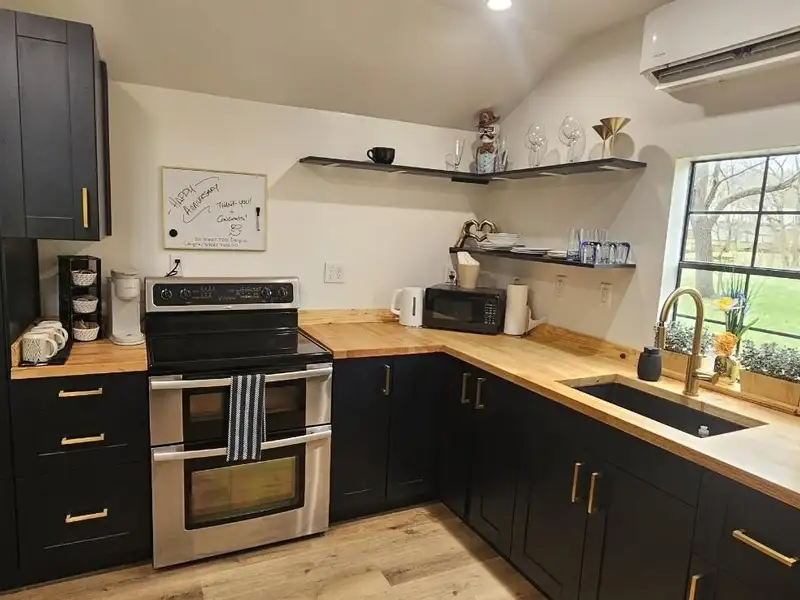 Unique Commercial Property with Airbnb Cabin Near Renfro Valley Music Barn