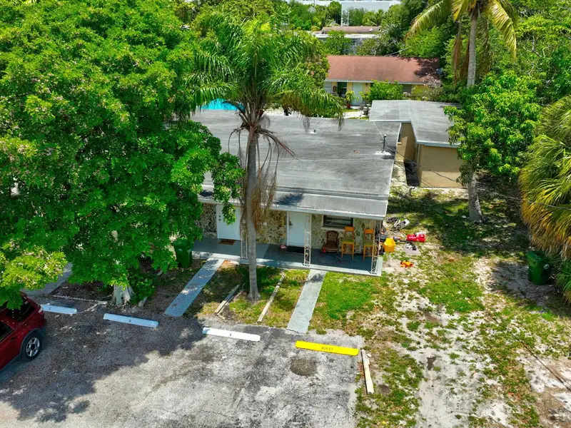 Well-maintained 6-unit Multifamily Property in South Florida with Value-add Potential