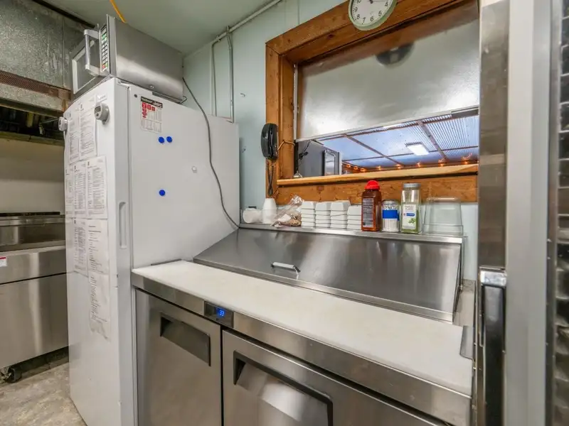 Commercial Restaurant on 3.4 Acres in Parsons, Tn with Extensive Equipment and Upgrades