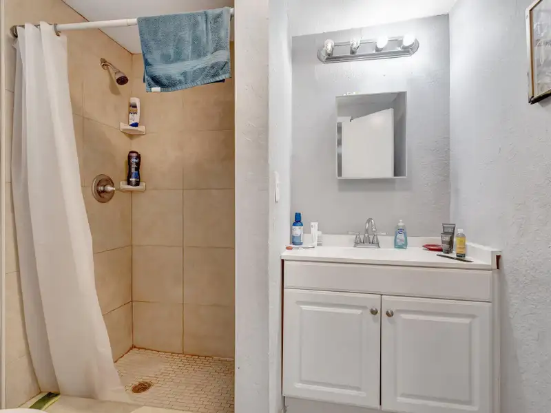 Well-maintained 6-unit Multifamily Property in South Florida with Value-add Potential