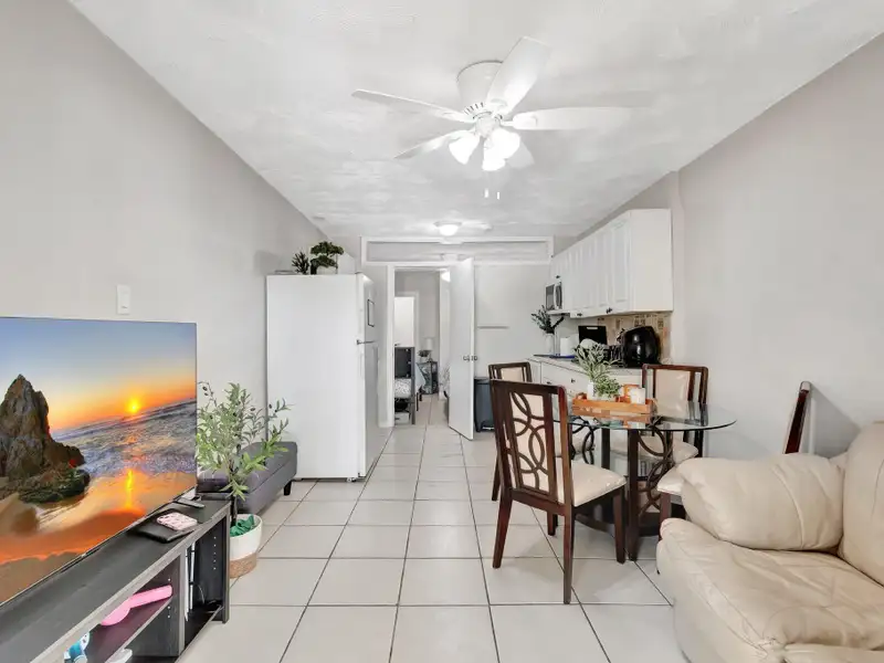 Well-maintained 6-unit Multifamily Property in South Florida with Value-add Potential