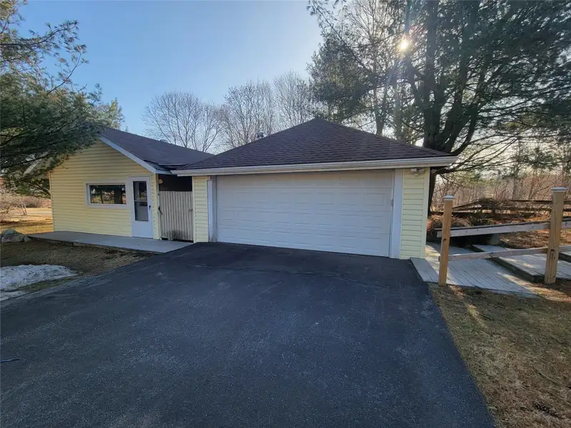 Mixed-use Property in Prime Location with Residential and Commercial Potential