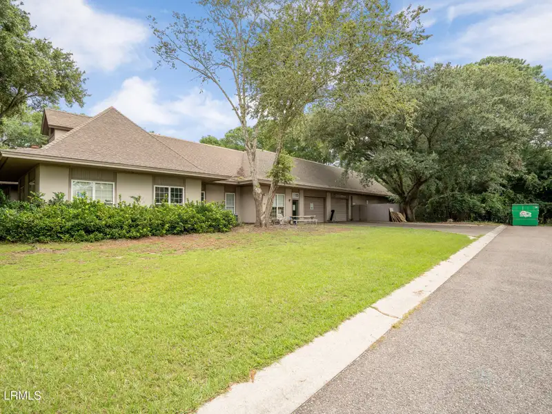 Multi-use Building with Long-term Tenant and Warehouse/office Space in Prime Location