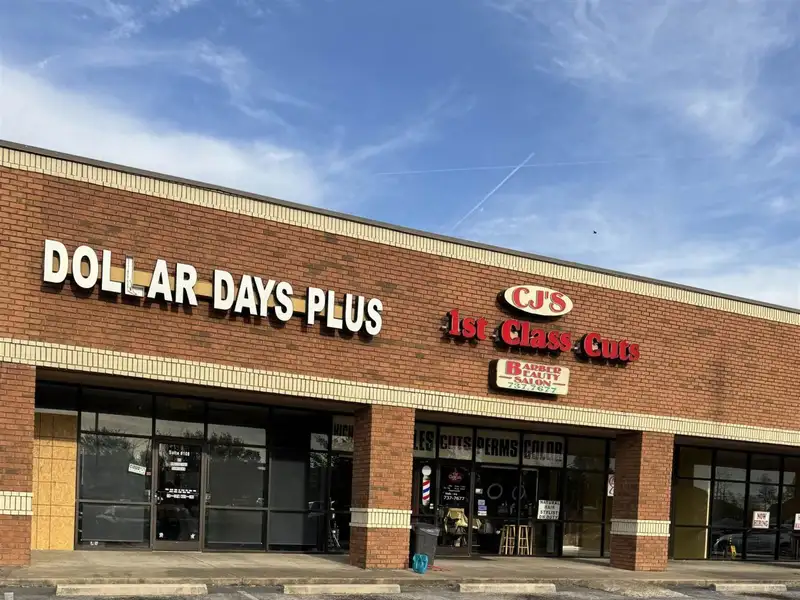 Retail Bay for Restaurant in High-traffic Area - 1400 Sf Available