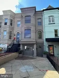 3-story Victorian Townhome with Commercial Space Near Capitol and Union Station