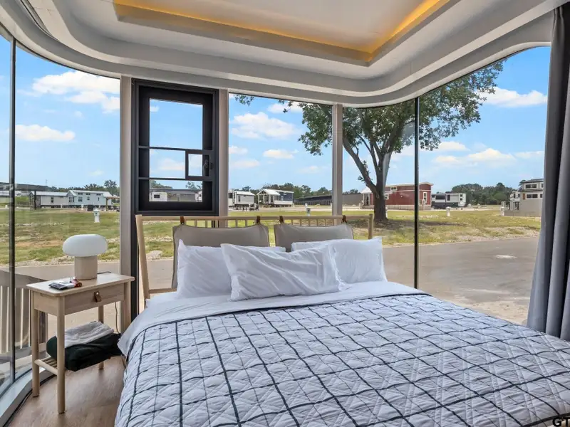 Turnkey Short-term Rental in Twin Lakes Resort, Mount Pleasant - Lakefront Access and Amenities