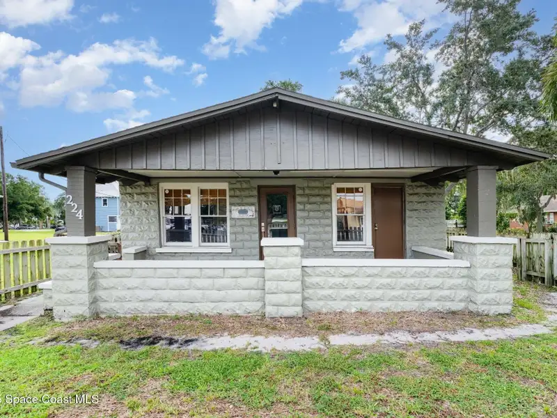 Versatile 1,092 Sq. Ft. Commercial Building Near Cocoa Village with Ample Parking