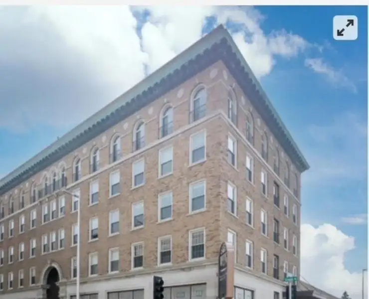 Kiosk Space for Rent in Historic Building Near Riverfront and Public Square