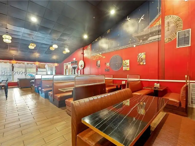 Mid-island Restaurant for Sale Near Palmetto Dunes with Outdoor Dining Area