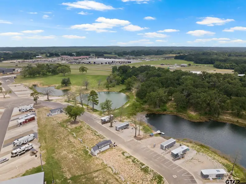 Turnkey Short-term Rental in Twin Lakes Resort, Mount Pleasant - Lakefront Access and Amenities