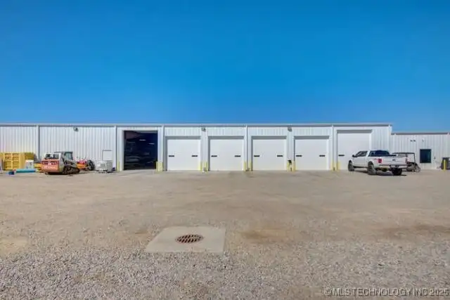 Modern Office/warehouse for Lease in Commercial General Zone - 22,080 Sf Total Space