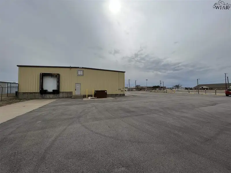 Warehouse Space with Offices and Loading Docks on 1.5 Acres, Convenient Location