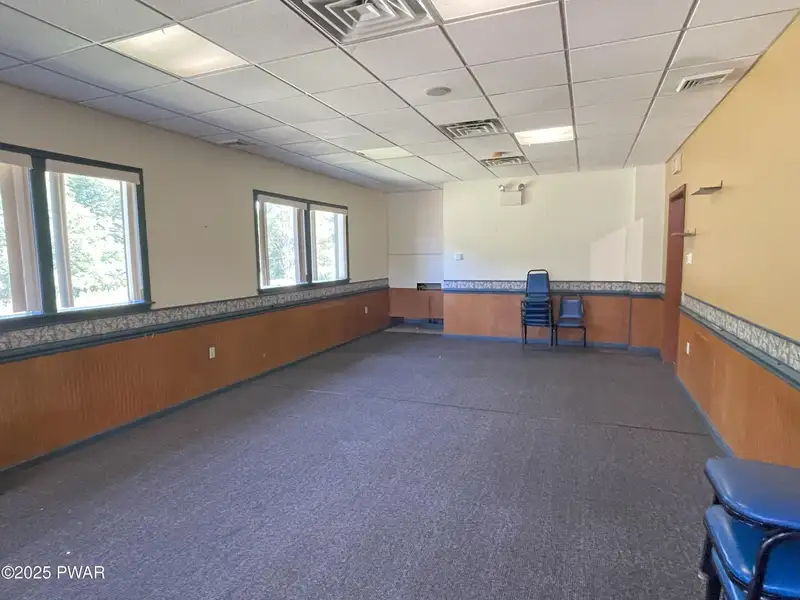 Commercial Building on 7.5 Acres in High-traffic Location Near Hamlin