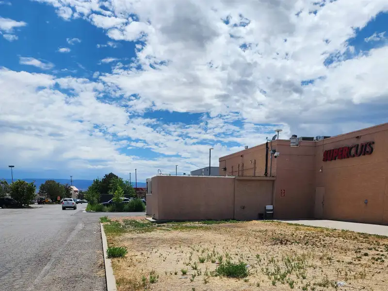Customizable 1,955 Sq Ft Retail Space in Clifton Shopping Center with High Foot Traffic