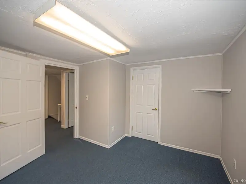 One Room Office for Rent in Babylon Village with Parking and Utilities Included