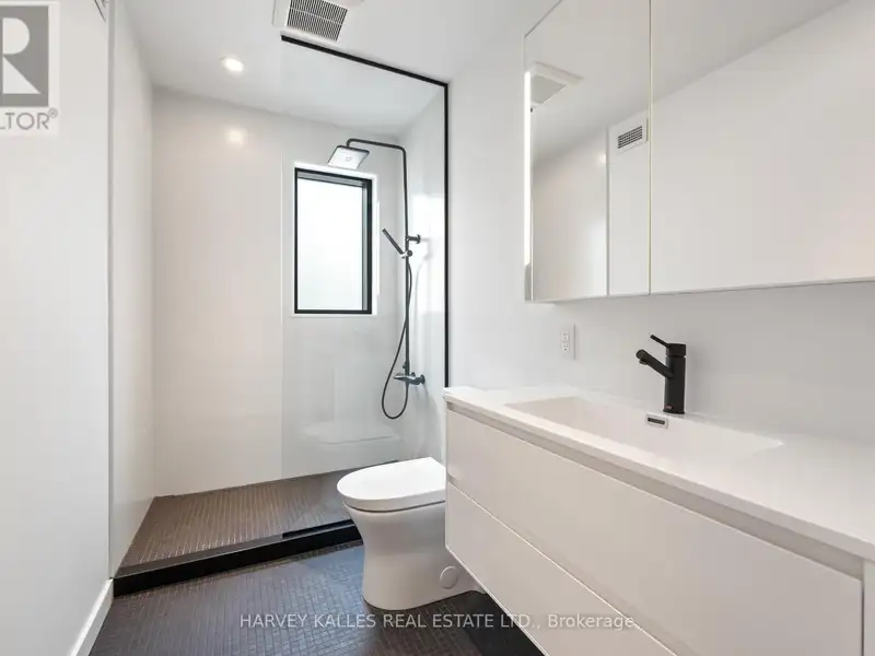 Modern Two Bedroom Suite in Bedford Park with High-end Finishes and Great Amenities