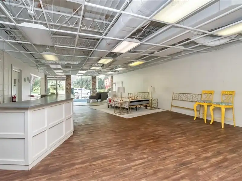 Prime Commercial Space with Dual Storefronts in Midtown, Mobile