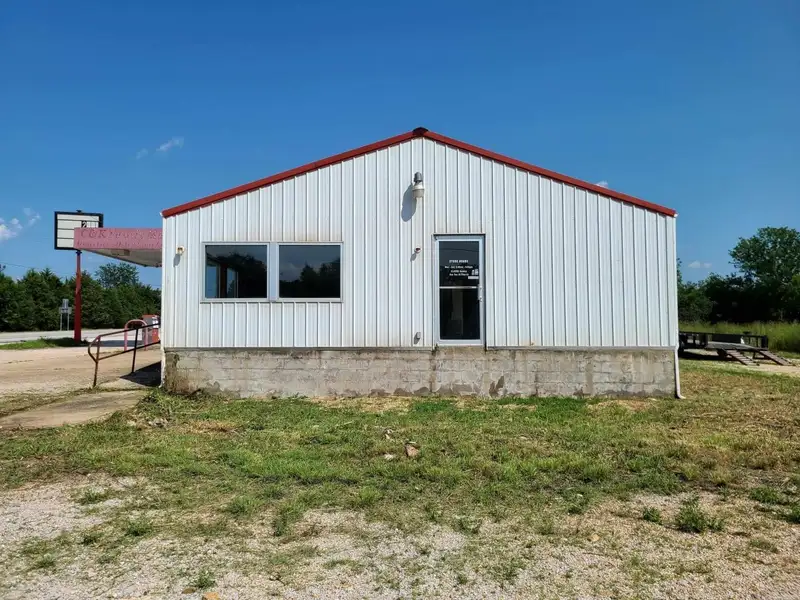 Commercial Property with Highway Frontage, Multiple Buildings, and 6 Acres in St. Joe