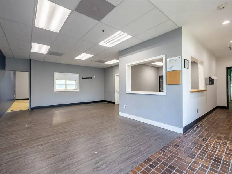 Industrial Building for Lease in North Reading with Office and Warehouse Flexibility