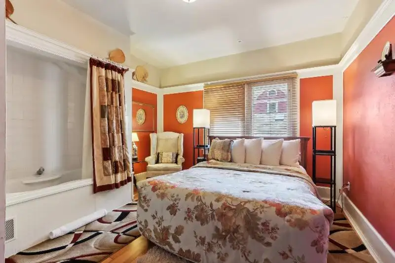 Turnkey B&b and Event Center in Wisconsin Dells with 17 Guest Suites